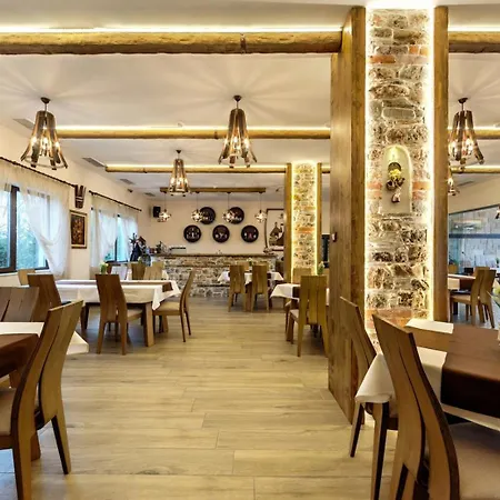 Complex Yustinavillas