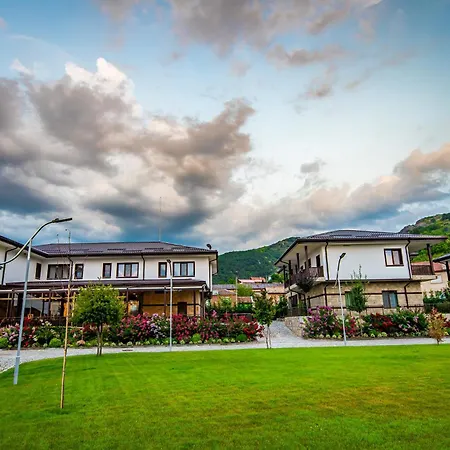 Hotel Complex Yustinavillas