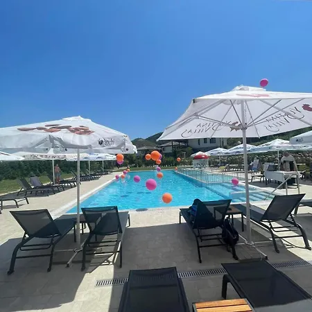 Hotel Complex Yustinavillas 3*